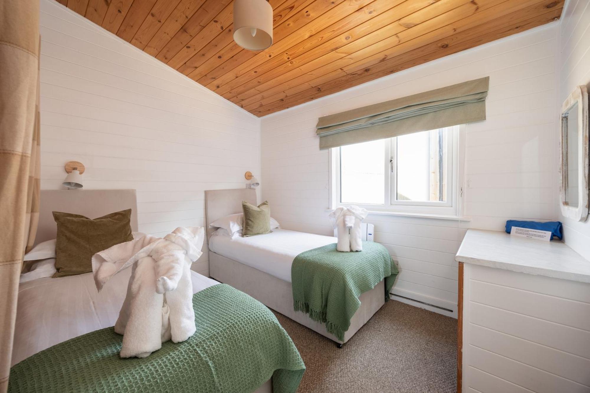West Chalet At Tapnell Farm Yarmouth  Exteriör bild